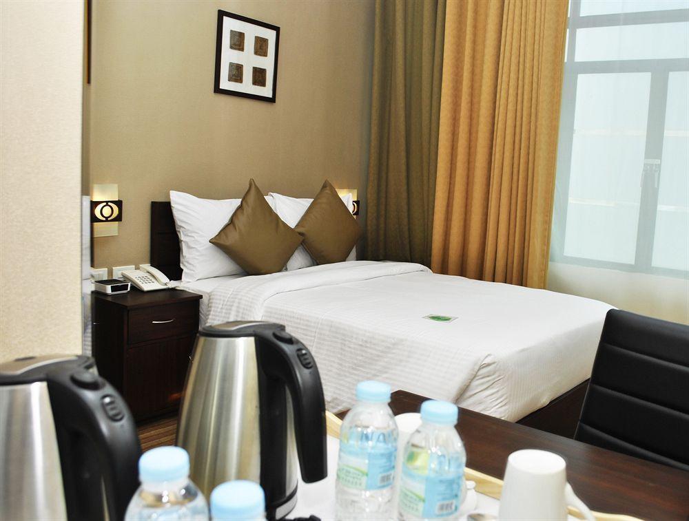 Orion Hotel Manila Esterno foto