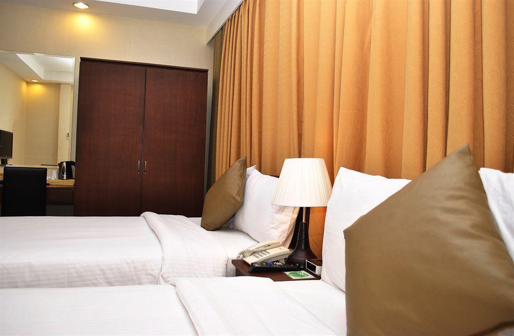 Orion Hotel Manila Esterno foto