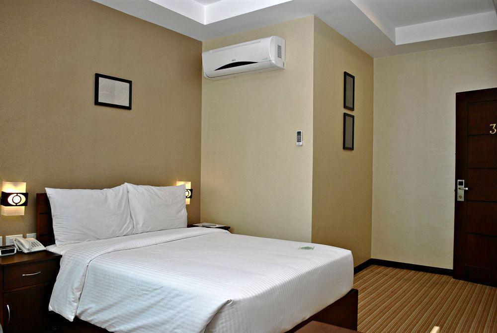 Orion Hotel Manila Esterno foto