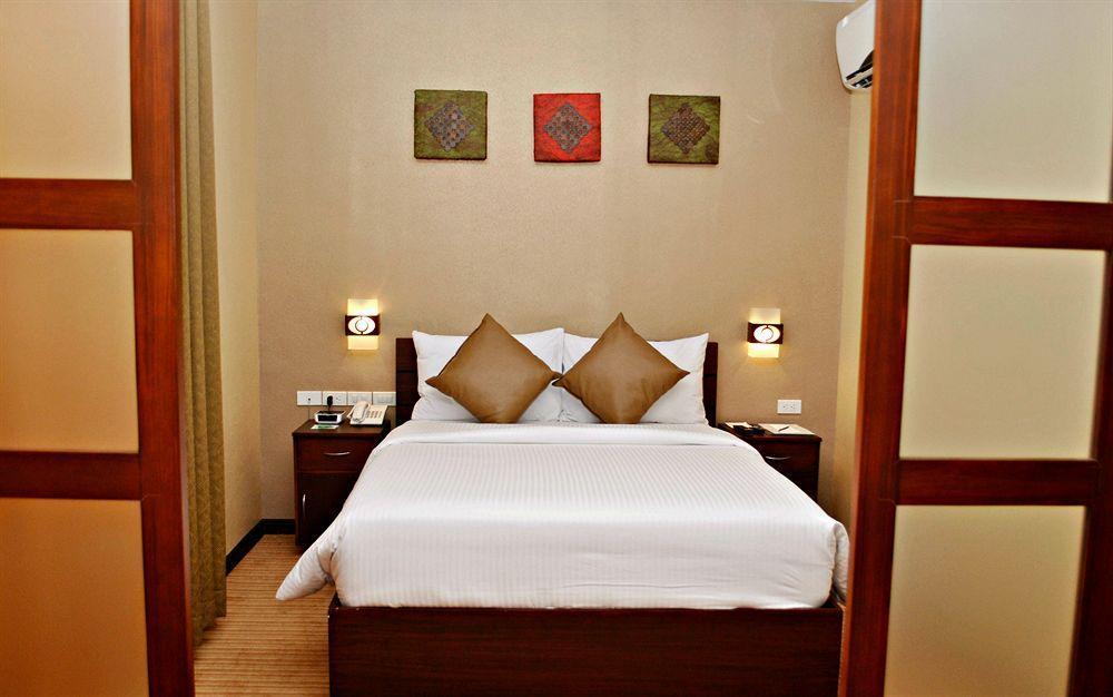 Orion Hotel Manila Esterno foto