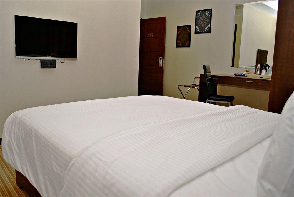 Orion Hotel Manila Esterno foto